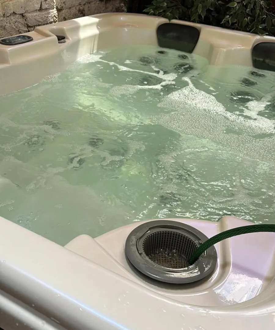Hot Tube Apartment In The Heart Of Budapest, Kazinczy Street Hungary