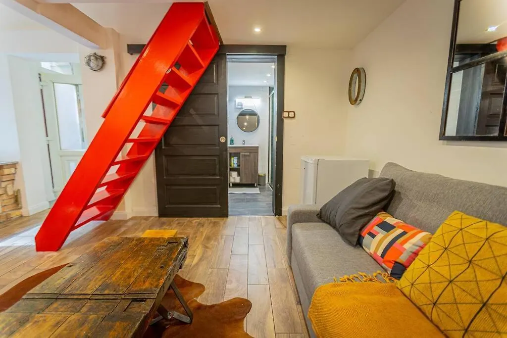 Hot Tube Apartment In The Heart Of Budapest, Kazinczy Street Hungary