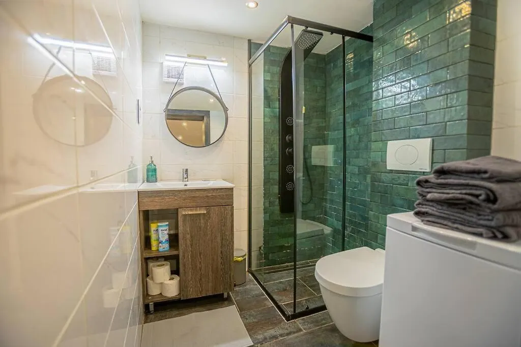 Hot Tube Apartment In The Heart Of Budapest, Kazinczy Street  Budapest