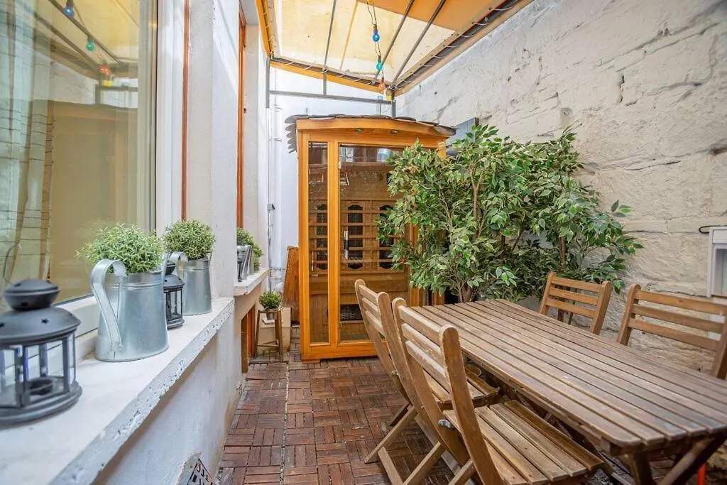 Hot Tube Apartment In The Heart Of Budapest, Kazinczy Street Budapest